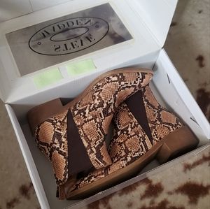 Steve Madden booties size 7 women's with the box